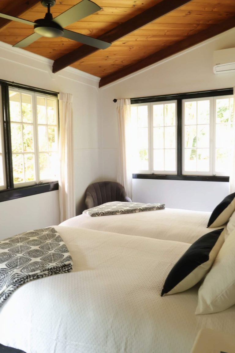 A bedroom at Bahche House with white walls and garden windows
